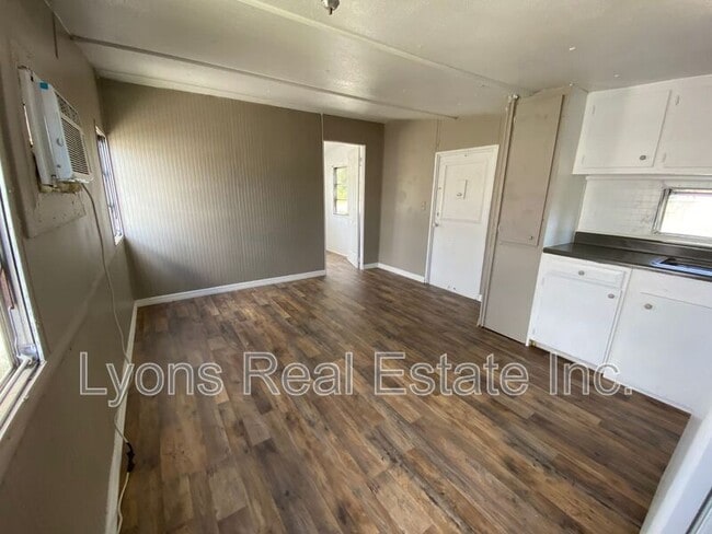 Photo - 4900 Tice St Unidad #5