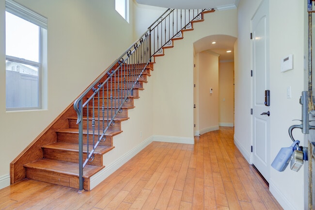 Photo - 612 N Juanita Ave