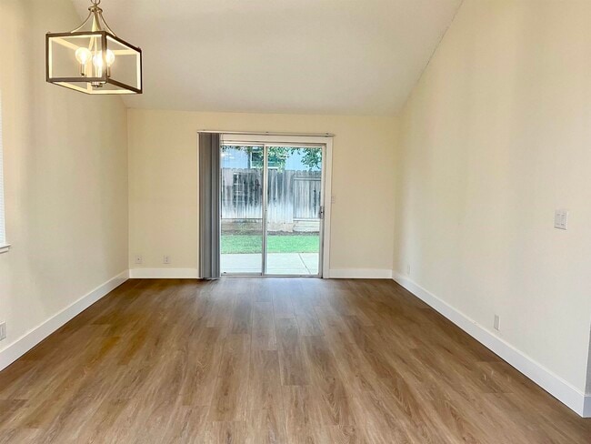 Photo - 519 Nottingham Dr