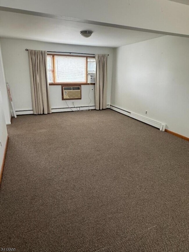 Photo - 83 Maple Ave