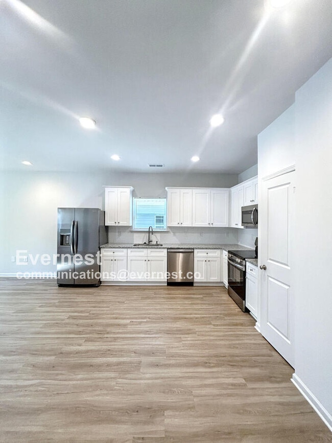 Photo - 406 Killian Ave