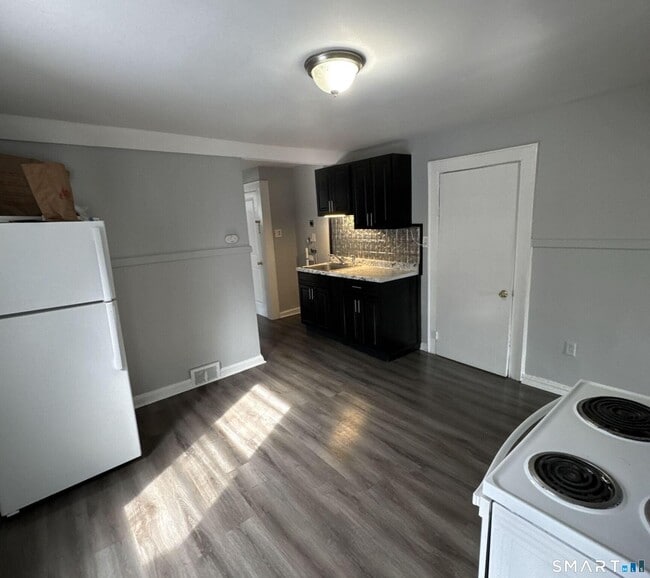 Photo - 2310 Barnum Ave Unidad 1