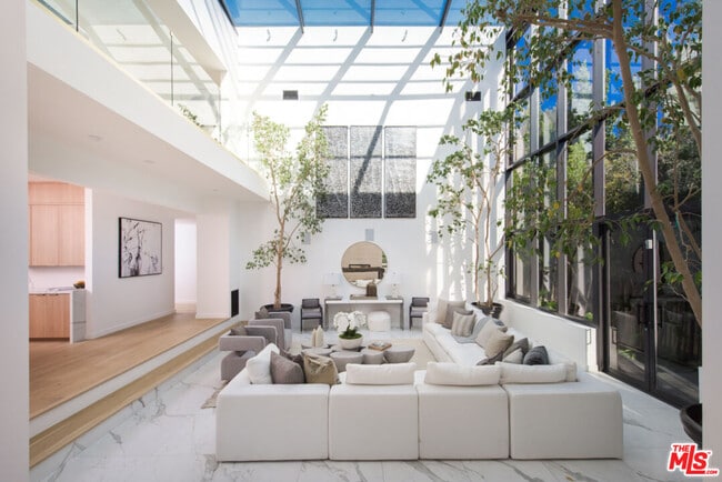 Photo - 1378 N Doheny Dr