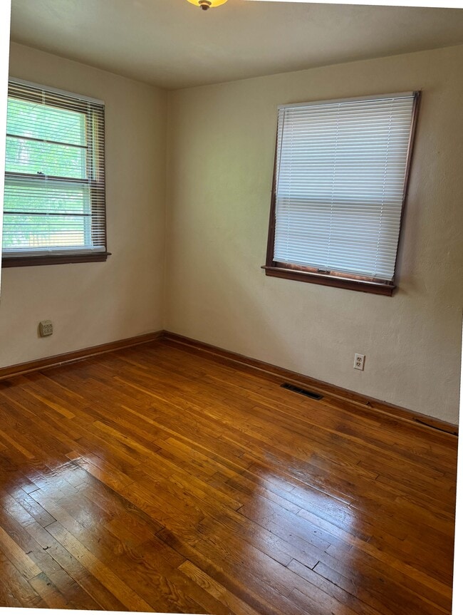 Photo - 3143 Grasmere Ave