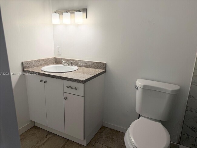 Photo - 482 NW 165th St Unidad A-103