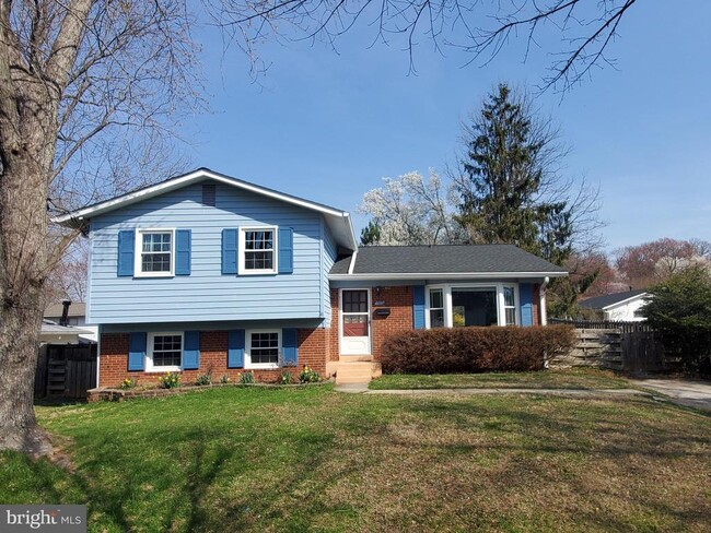 Photo - 702 W Edmonston Dr