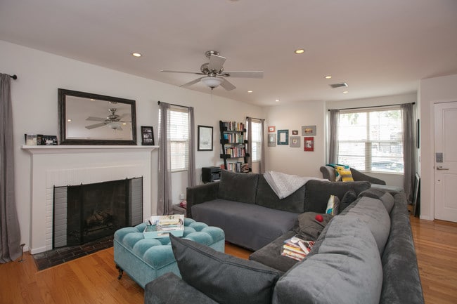 living room - 1622 Franklin St