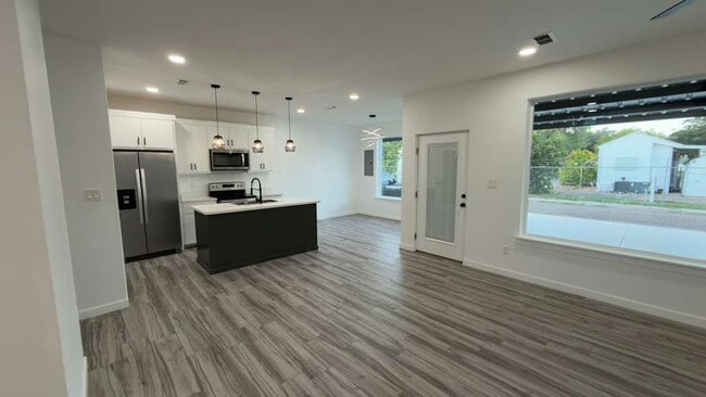 Photo - 702 W Seminole Ave