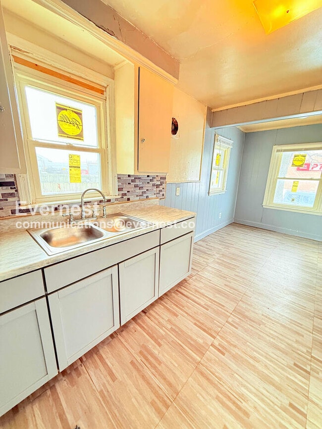 Photo - 18640 Sherwood St