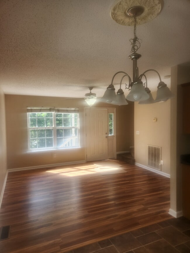 Den - 529 Crest Dr SW Apartments Unit Appt4