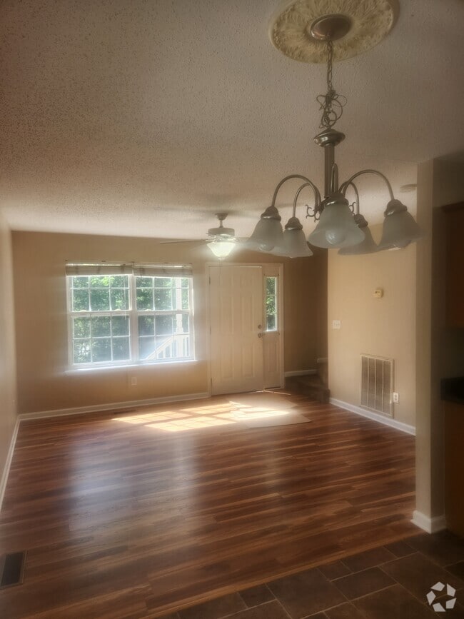 Building Photo - 529 Crest Dr SW Unit Appt4 Rental