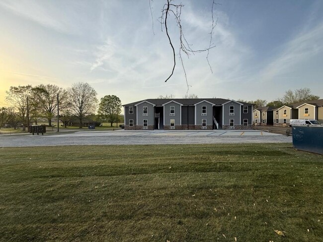 Photo - 416 1st St E