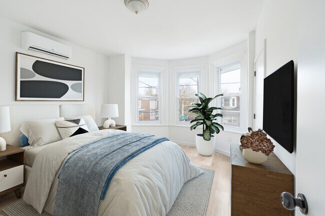 Photo - 5758 Spruce St