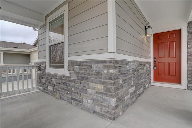 Photo - Available for move-in on 05/15/26- 3bed/2.5bath in Aurora!