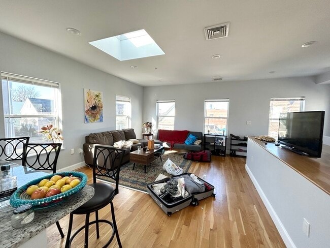 Photo - 65 Burrell St Unit 3