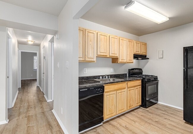 Kitchen - Sussex Square Apartments