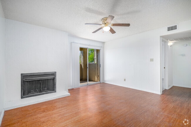 1BR, 1BA - 650SF - Living Room