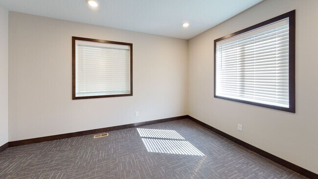 Photo - 6-Bed, 2-Bath Top Unit