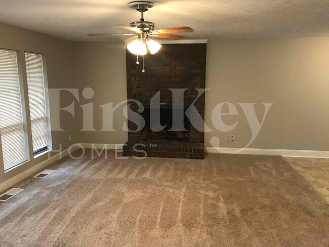 Photo - 103 Walnut Way