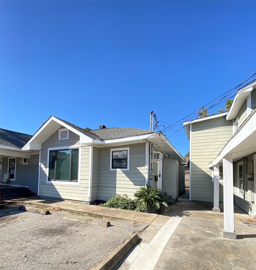 Photo - 706 Dumble St