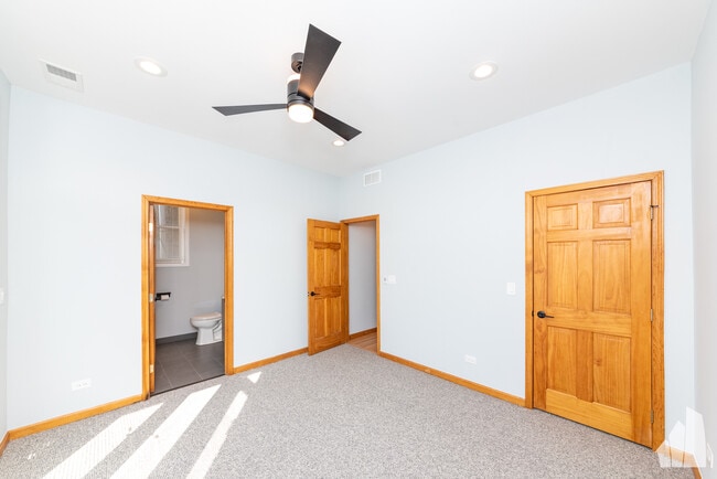 Photo - 2338 N Greenview Ave Unit 2