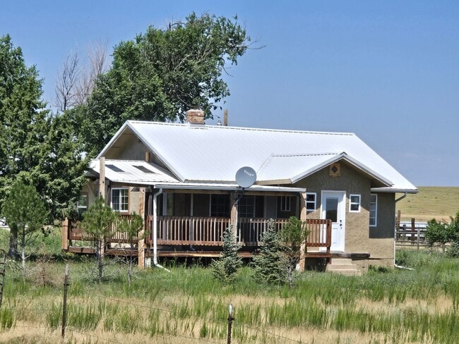 2 Bedroom Ranch home- HORSES ALLOWED - 2 Bedroom Ranch home- HORSES ALLOWED