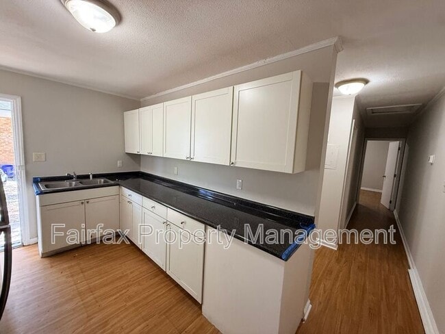 Photo - 2418 Owen St Unidad A