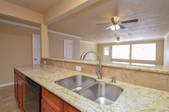 Photo - 3 BEDROOM TOWNHOME FOR LEASE IN LANGHAM CREEK