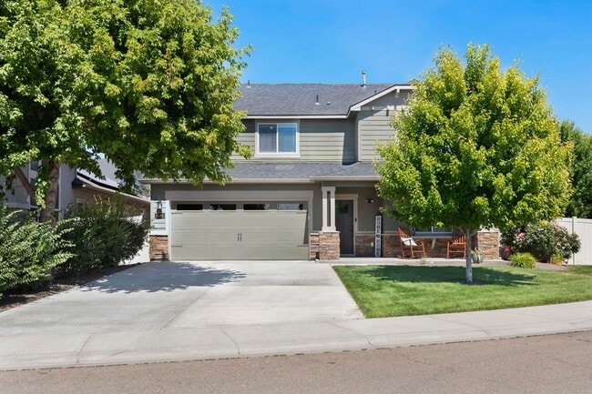 Stunning 5-Bedroom Family Home on a Corner... - Stunning 5-Bedroom Family Home on a Corner...