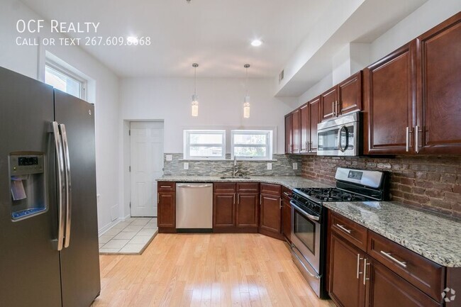 Building Photo - Stunning Three Bed Apartment in Point Breeze Unit Lower