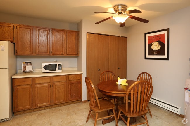 2BR, 1BA - Lower