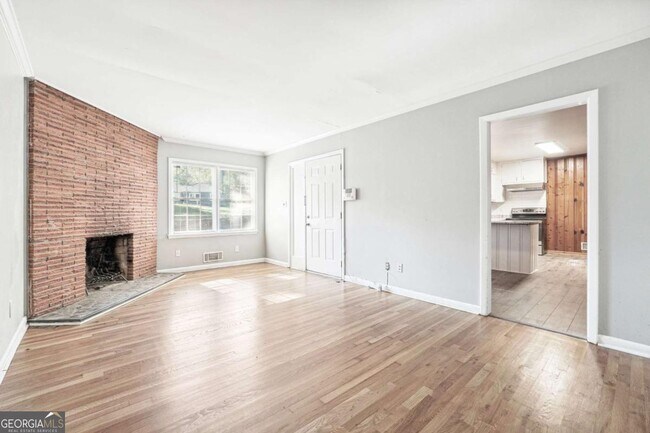 Photo - 2073 E Roxboro Rd NE