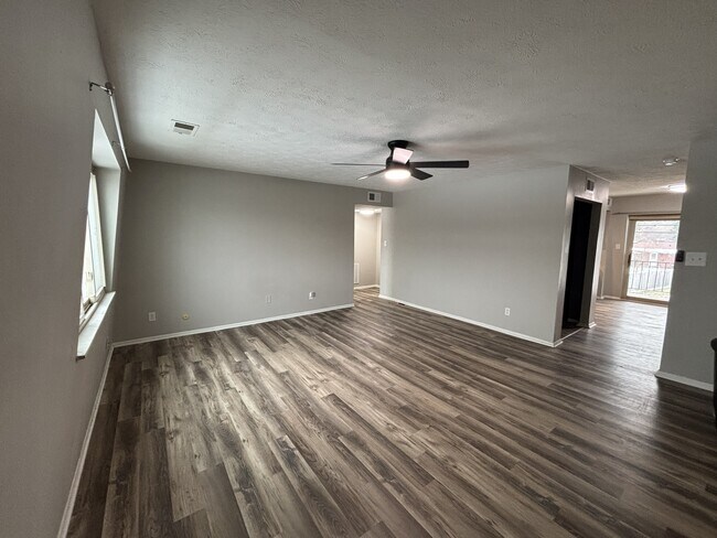 Photo - 307 Elmead Ct Unidad 2009