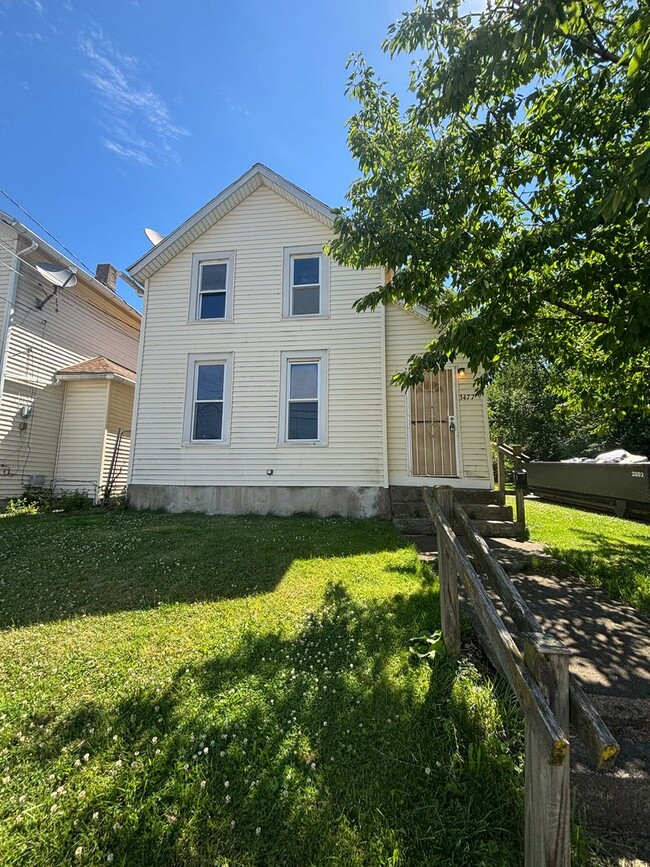 Building Photo - Cleveland East Side Single