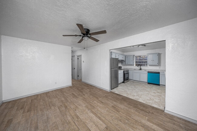 Photo - 508 NW Woodridge Dr