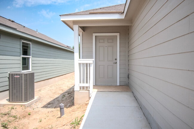 Photo - 1115 Janzen Rd