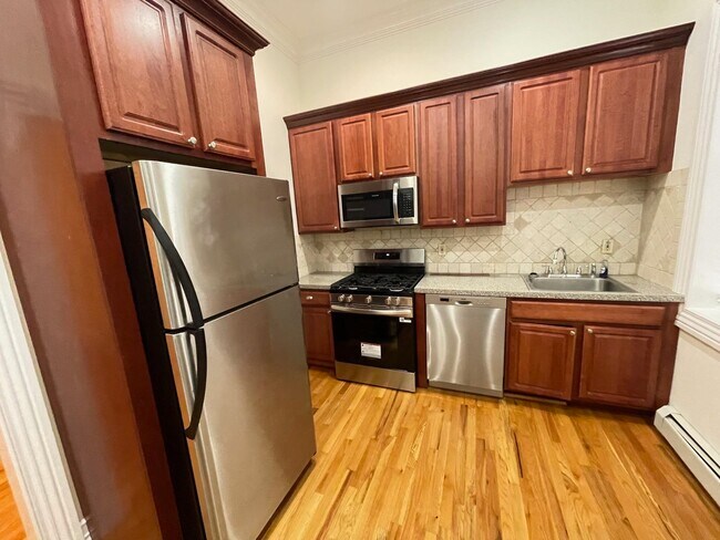 Photo - 145 Grand St