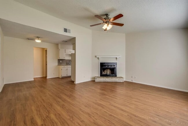 Photo - 6204 Linda Ln