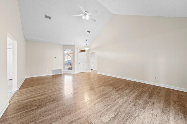 Photo - 1472 The Crossings