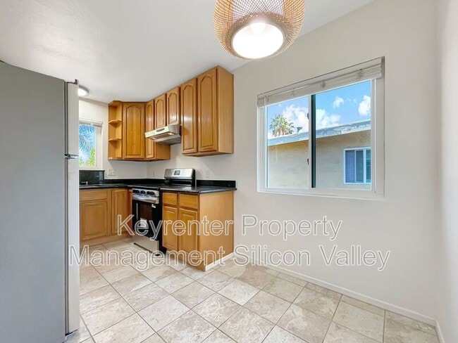 Photo - 923 Ravenscourt Ave