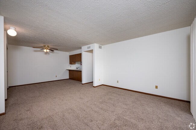 Living rm to Dining area