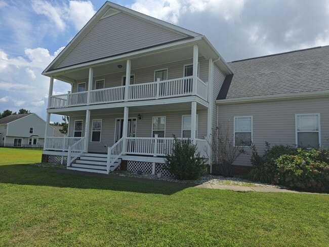 Building Photo - Minutes from Coast Guard Base, Large 2 Sto... Rental