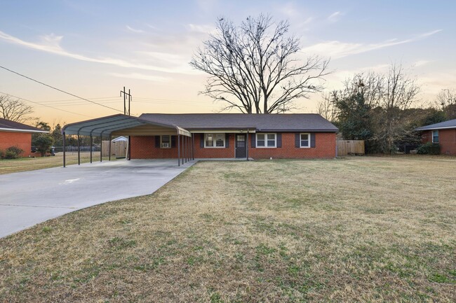 Building Photo - 2610 Hill Dr Cir