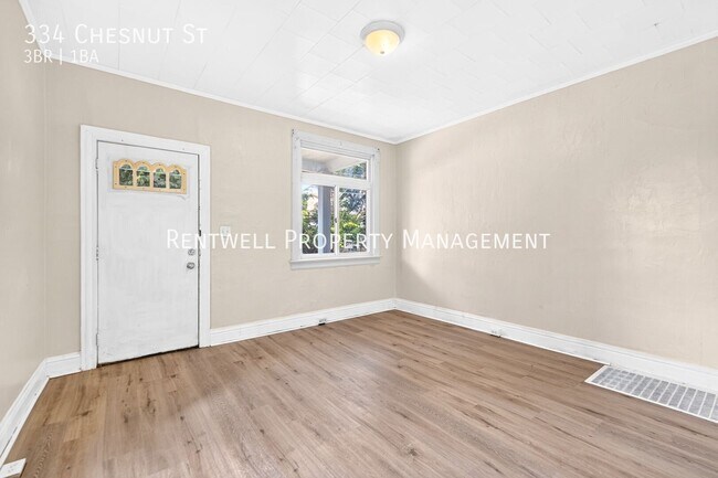 334 Chesnut St-