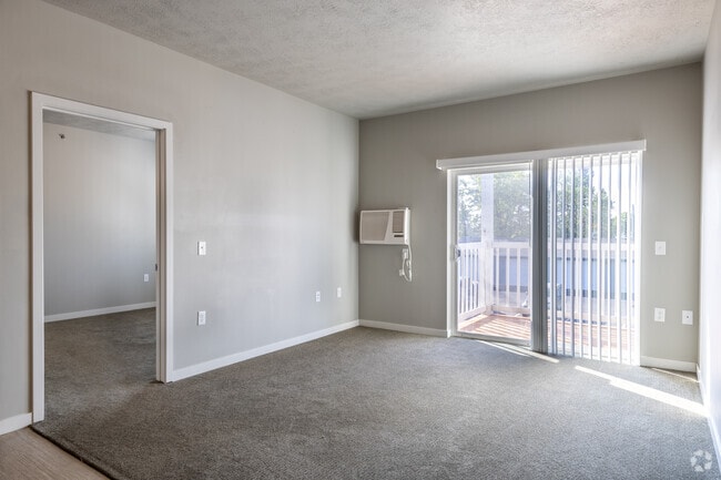 2BD, 2BA - 912SF - Living Room