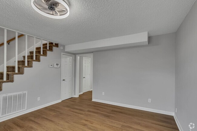 Building Photo - NEWLY UPDATED. AVAILABLE NOW. 2 BD 1 1/2 B... Rental