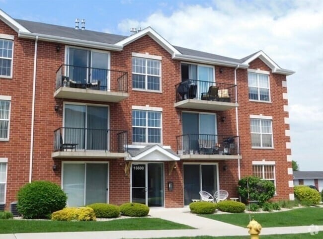 Building Photo - 16600 Liberty Cir Unit 3NW Rental