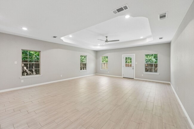 Photo - 2808 Binyon St