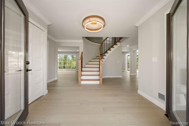 Photo - 5240 Clarendon Crest St