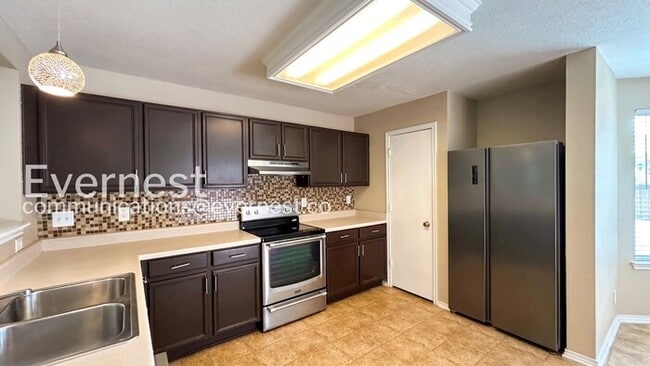 Photo - 3 Bed, 3 Bath Home with Garage / Pet-Friendly / Available Now!